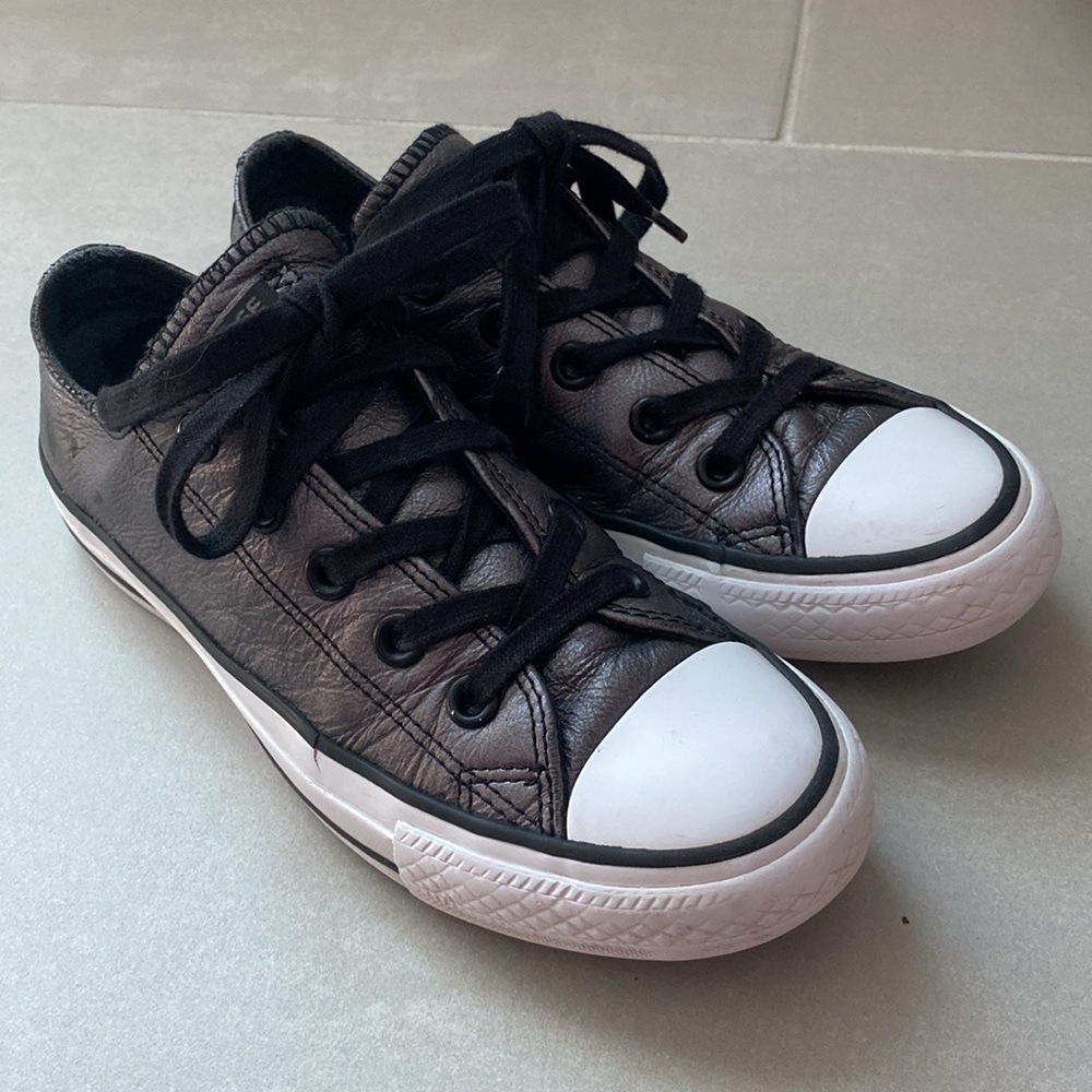 Converse All Star Women's Shoe Metallic Gray Low Top Leather Size 5